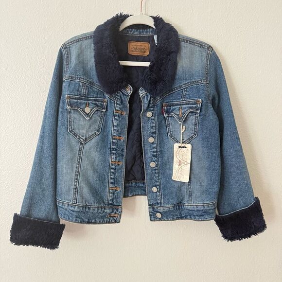 Brand New Levi's Women's Size Small Fauc Fur Collared Denim Trucker Jacket - Picture 2 of 11